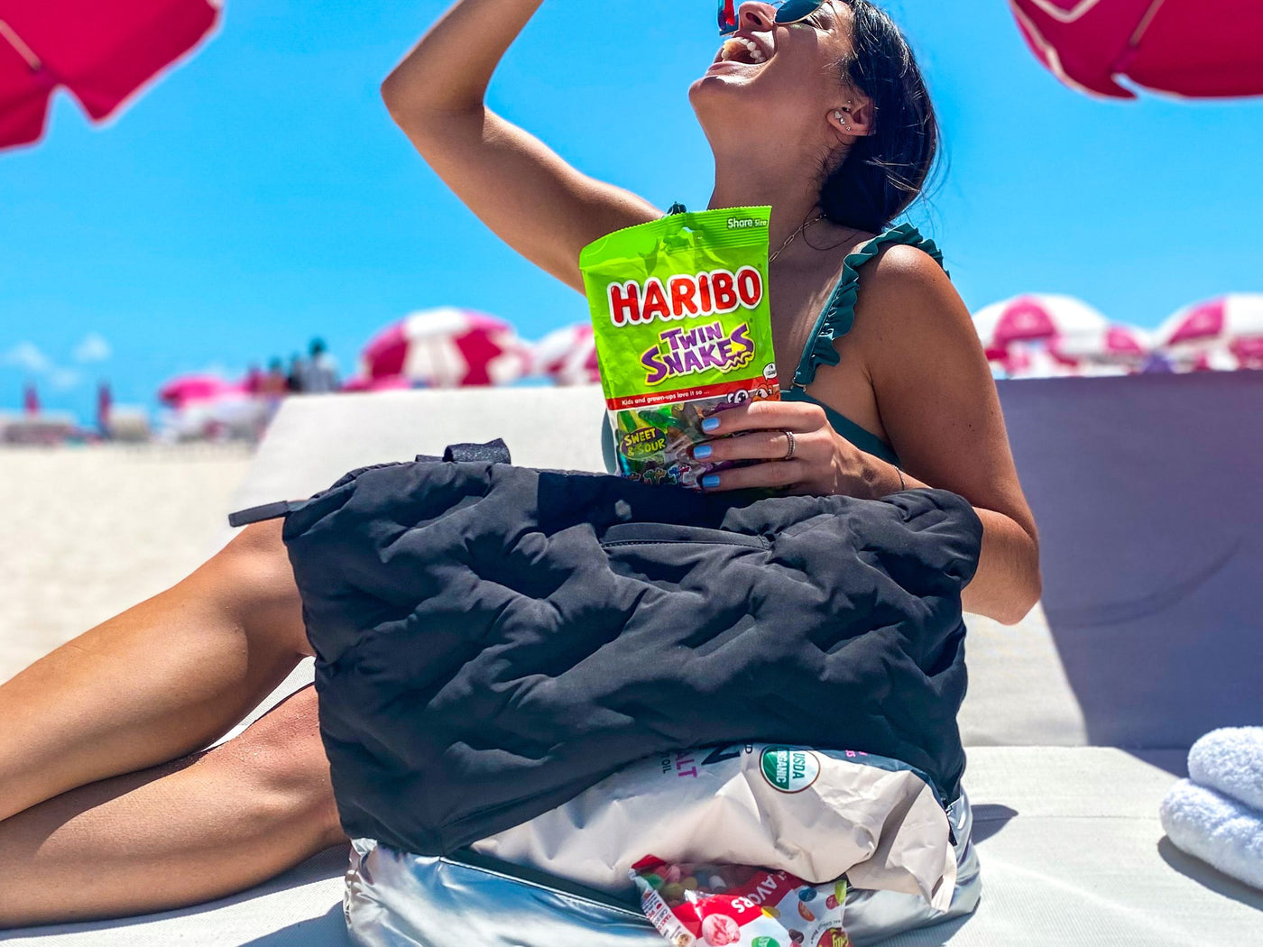 This machine washable tote holds all your snacks and beach essentials #color_black-silver
