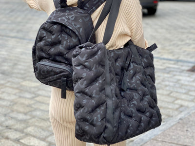 Black weekender tote bag #color_black-cheetah